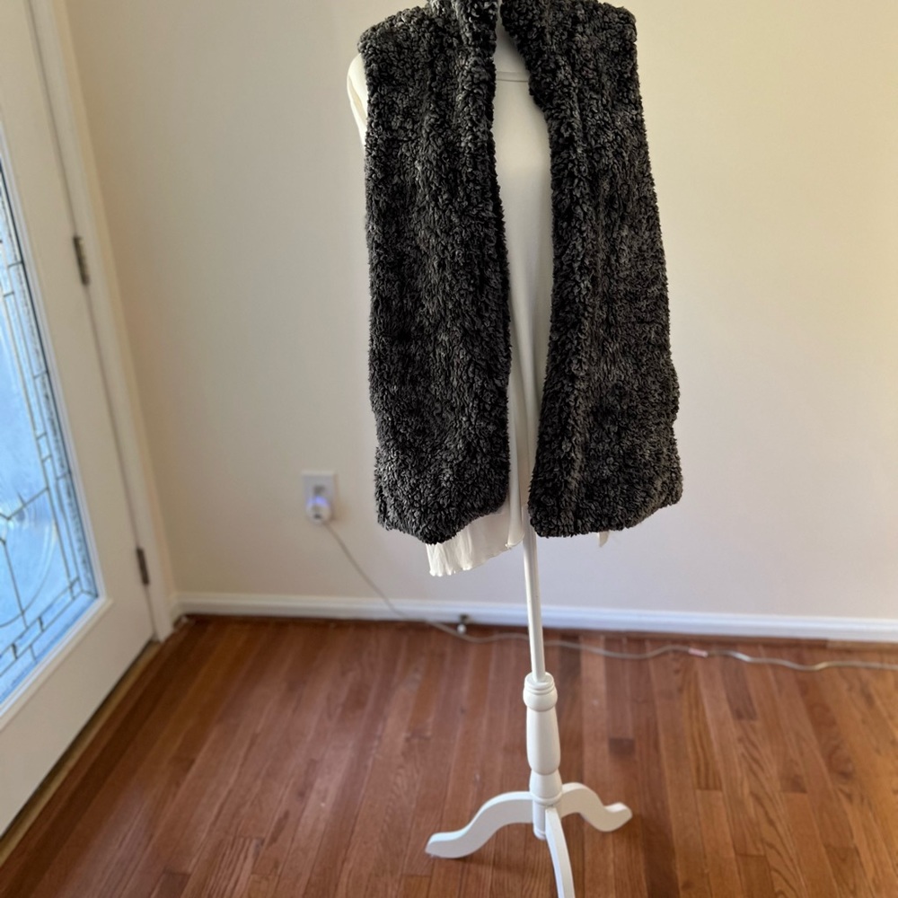 Altard State Women’s pluffy soft warm vest. Large.Like new!
